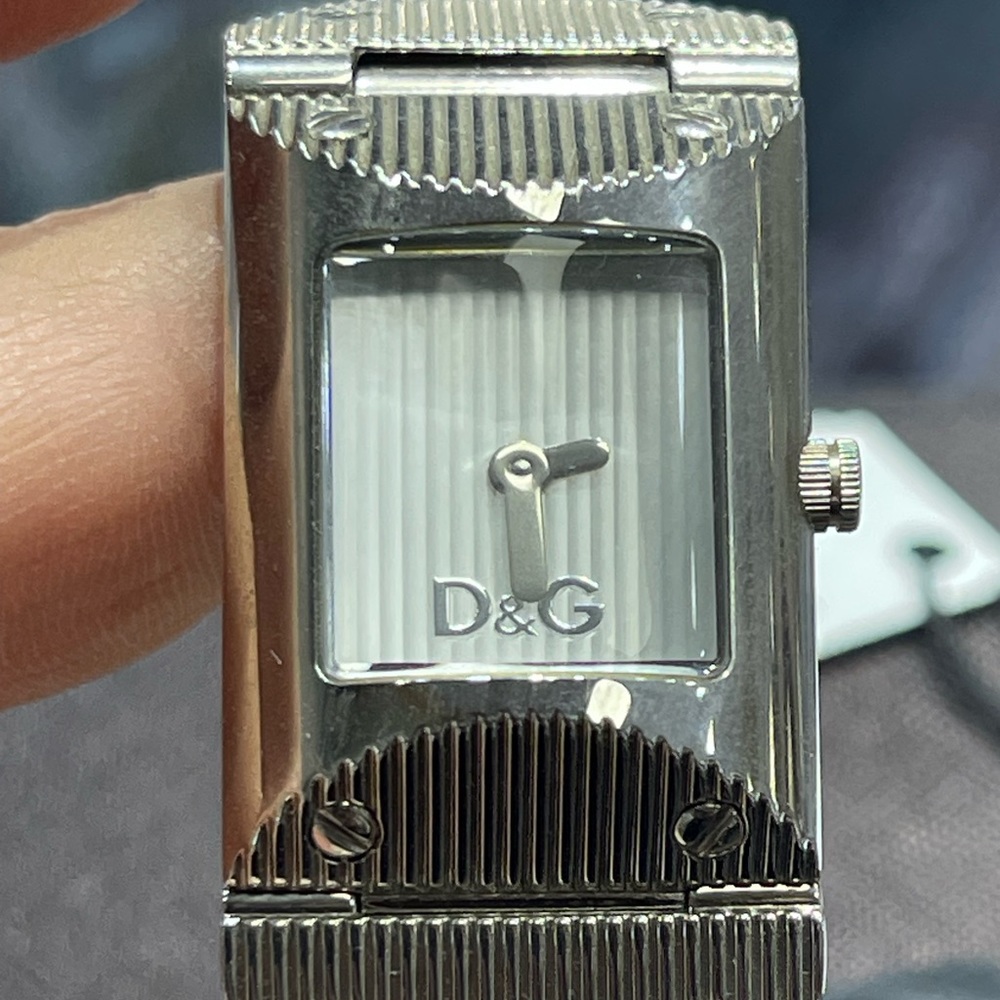 NEW! IN BOX  D & G ❤️ LADIES WHITE STRAP WATCH